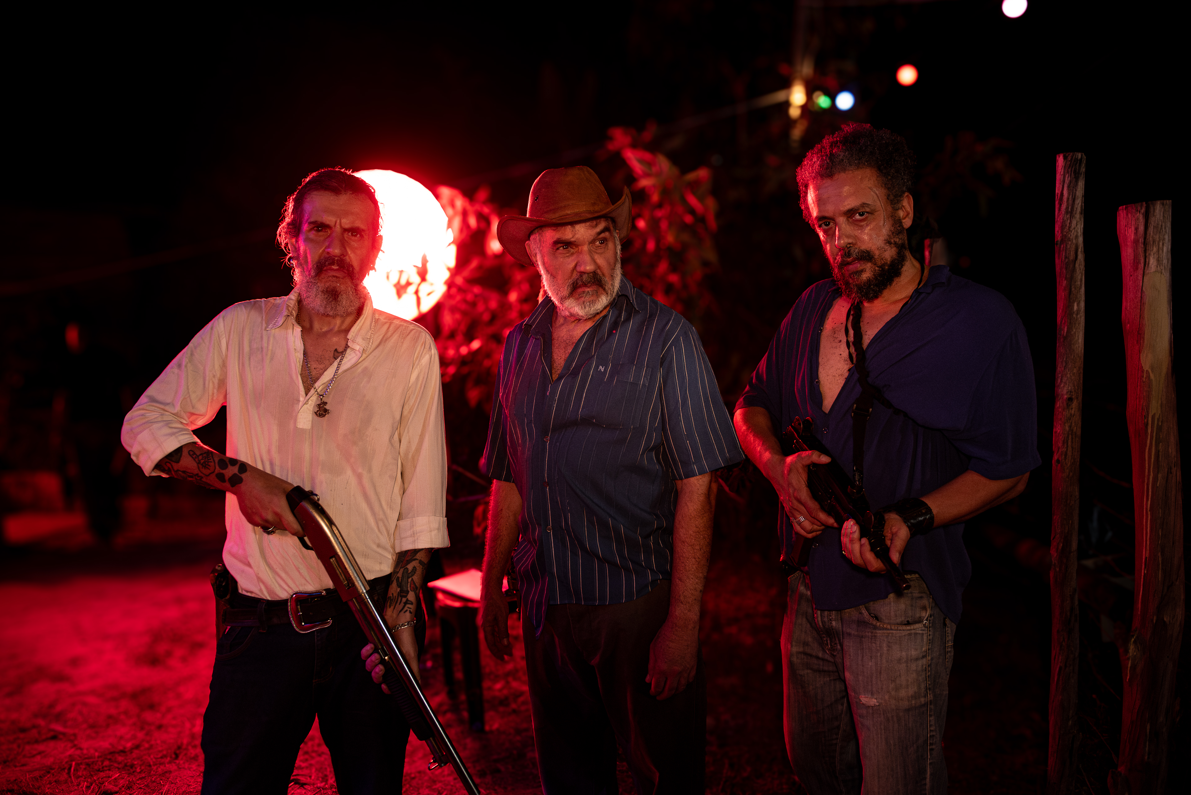 Tudo_que_Slido_-_Luciano_Gomes_Costa_Humberto_Martins_e_Julliano_Mendes_em_cena_gravada_em_Caratinga_-_crdito_Flvio_Monfreda